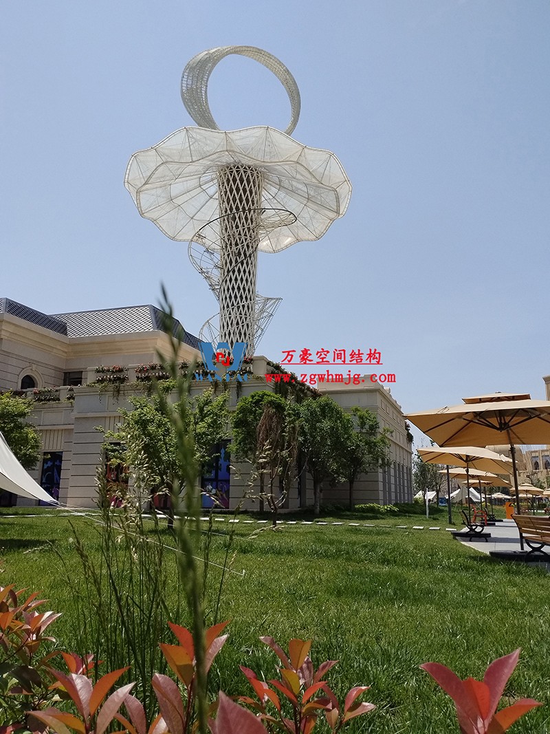 身姿輕盈，造型優(yōu)美的膜結(jié)構(gòu)建筑