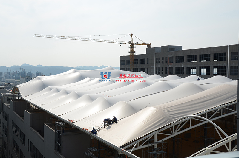 浙江真愛毯業科技有限公司廠房三屋面膜結構工程完工大吉！