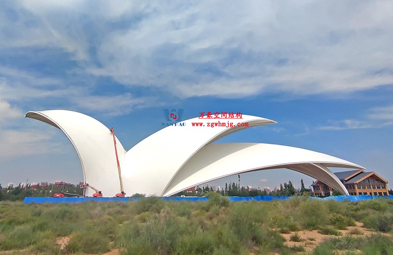 陜西定邊馬蓮灘沙漠公園鋼膜結(jié)構(gòu)工程“奮力快跑”，工程“進度條”刷新了!