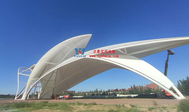 陜西定邊馬蓮灘沙漠公園鋼膜結(jié)構(gòu)工程“奮力快跑”，工程“進度條”刷新了!