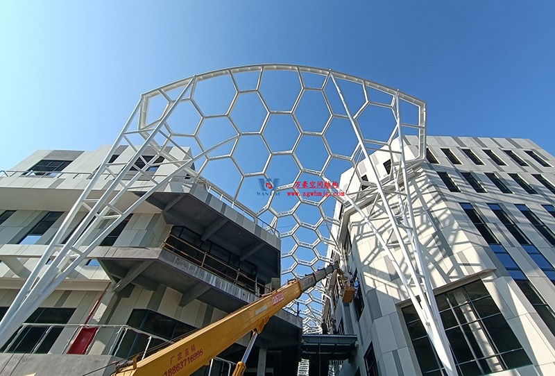 建筑藝術中鋼結構的力學美感表達