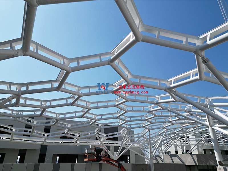 建筑藝術中鋼結構的力學美感表達