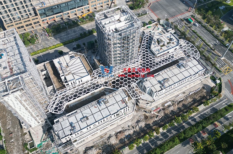 建筑藝術中鋼結構的力學美感表達