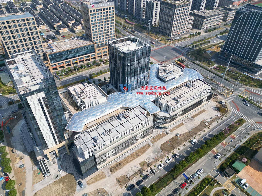 已完工，這個ETFE氣枕商業天幕閃亮登場！