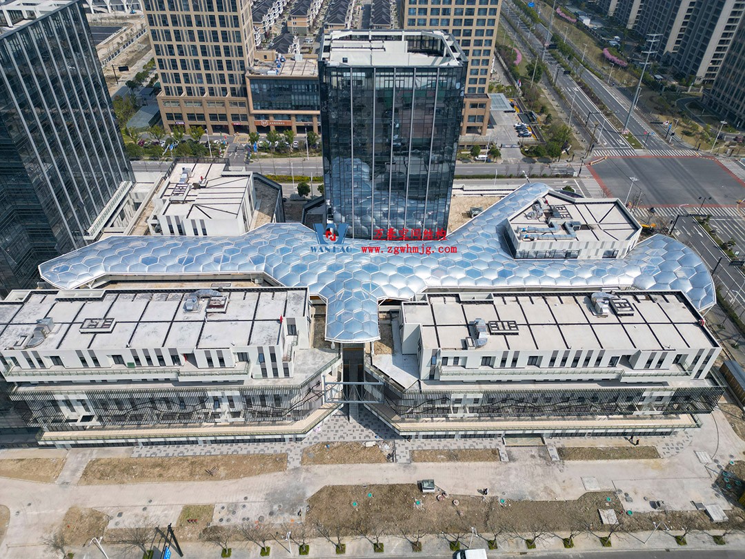 已完工，這個ETFE氣枕商業天幕閃亮登場！