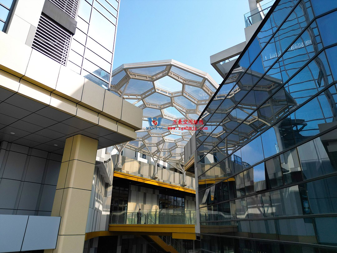 已完工，這個ETFE氣枕商業天幕閃亮登場！