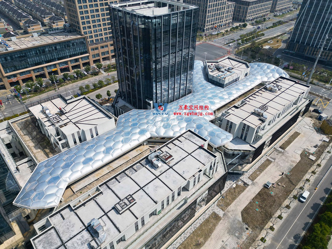 已完工，這個ETFE氣枕商業天幕閃亮登場！