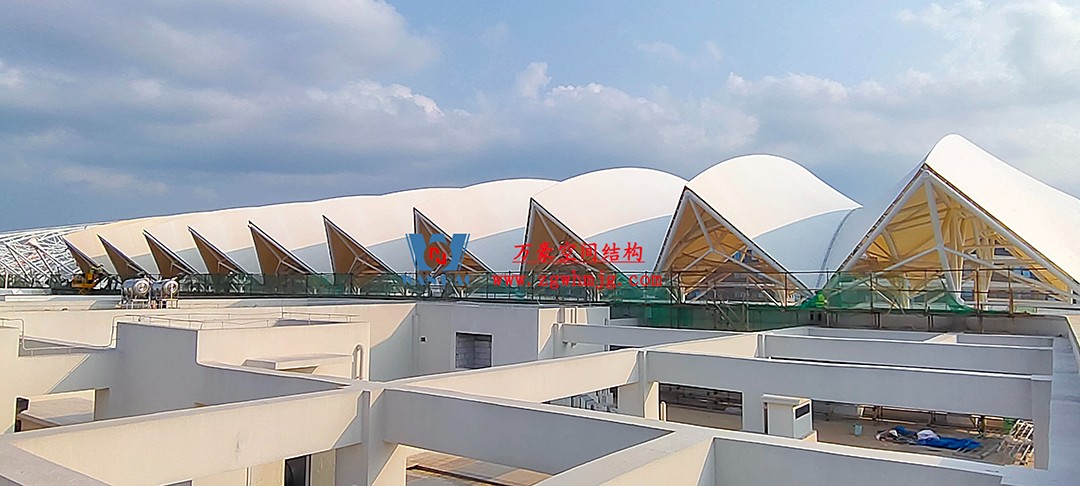 施工加速,這個PTFE膜結(jié)構(gòu)天幕即將完工! 施工加速,這個PTFE膜結(jié)構(gòu)天幕即將完工!