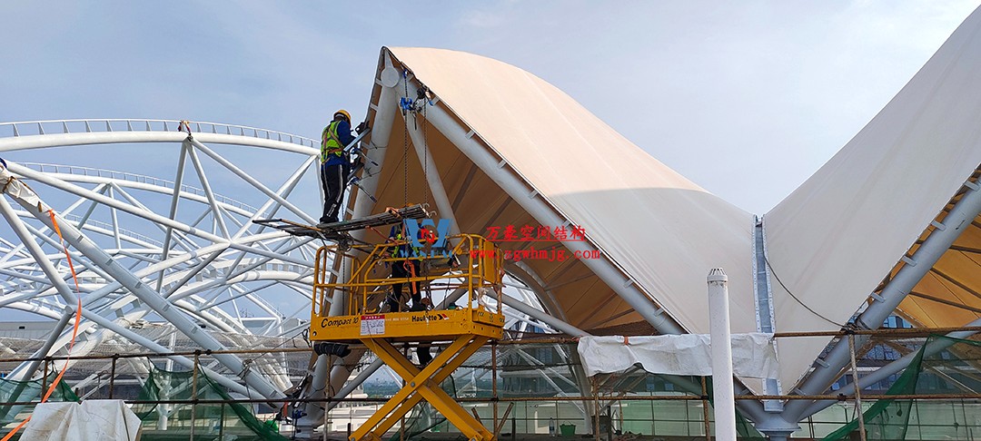 施工加速,這個PTFE膜結(jié)構(gòu)天幕即將完工! 施工加速,這個PTFE膜結(jié)構(gòu)天幕即將完工!