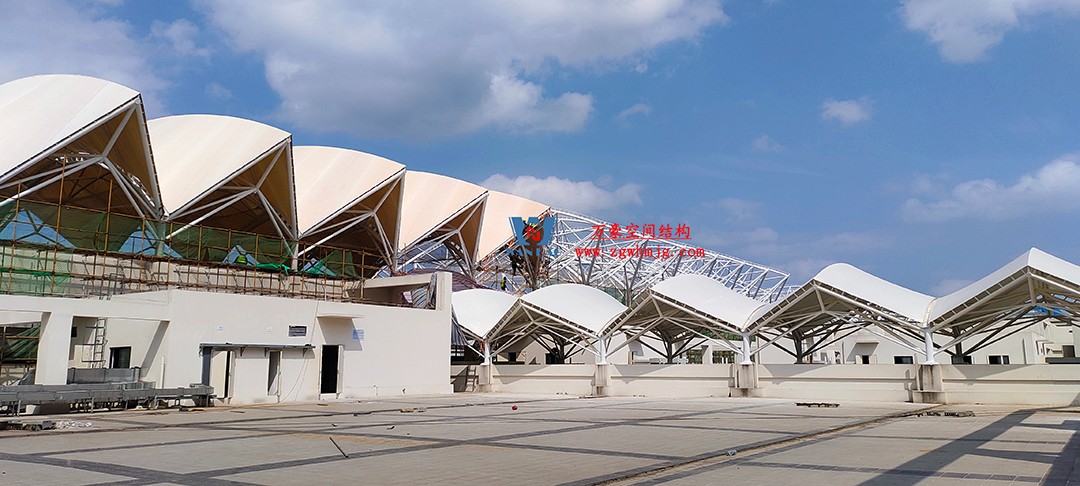 施工加速,這個PTFE膜結(jié)構(gòu)天幕即將完工! 施工加速,這個PTFE膜結(jié)構(gòu)天幕即將完工!