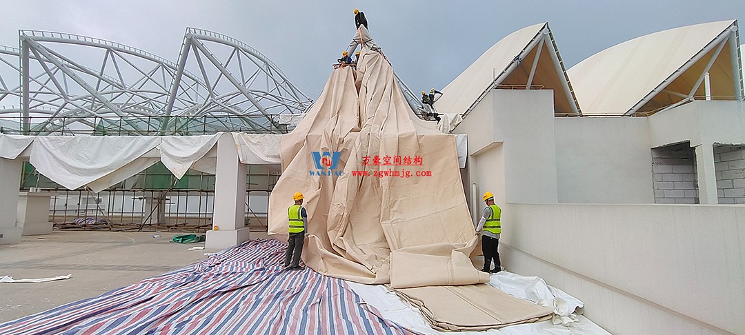 海南醫(yī)學院第一附屬醫(yī)院江東新院區(qū)連廊天幕順利完工 海南醫(yī)學院第一附屬醫(yī)院江東新院區(qū)連廊天幕順利完工