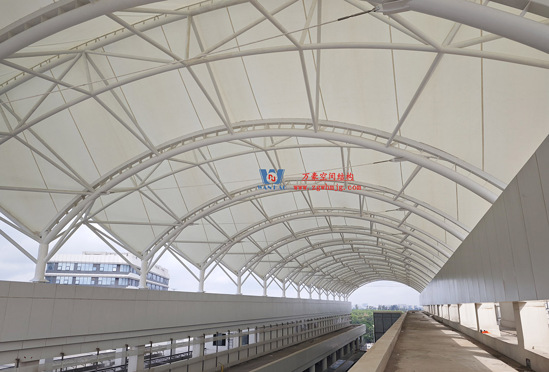 海南醫(yī)學院第一附屬醫(yī)院江東新院區(qū)連廊天幕順利完工 海南醫(yī)學院第一附屬醫(yī)院江東新院區(qū)連廊天幕順利完工