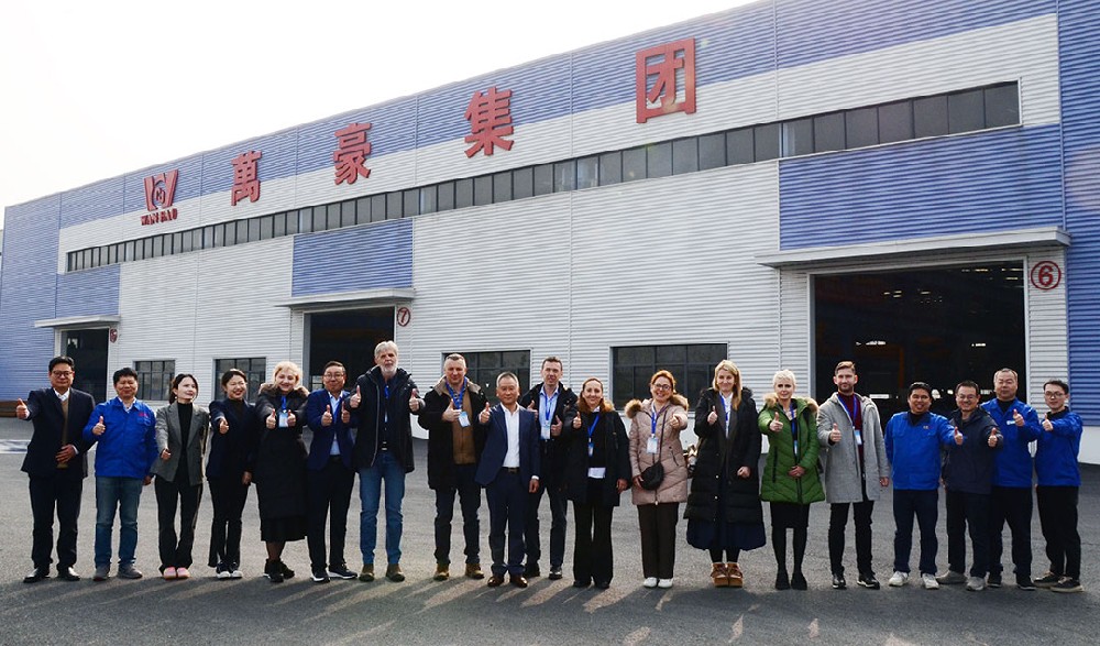 塞爾維亞國家展覽館代表團蒞臨浙江萬豪集團考察交流