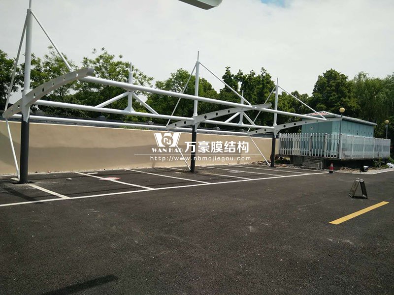 膜結構車棚