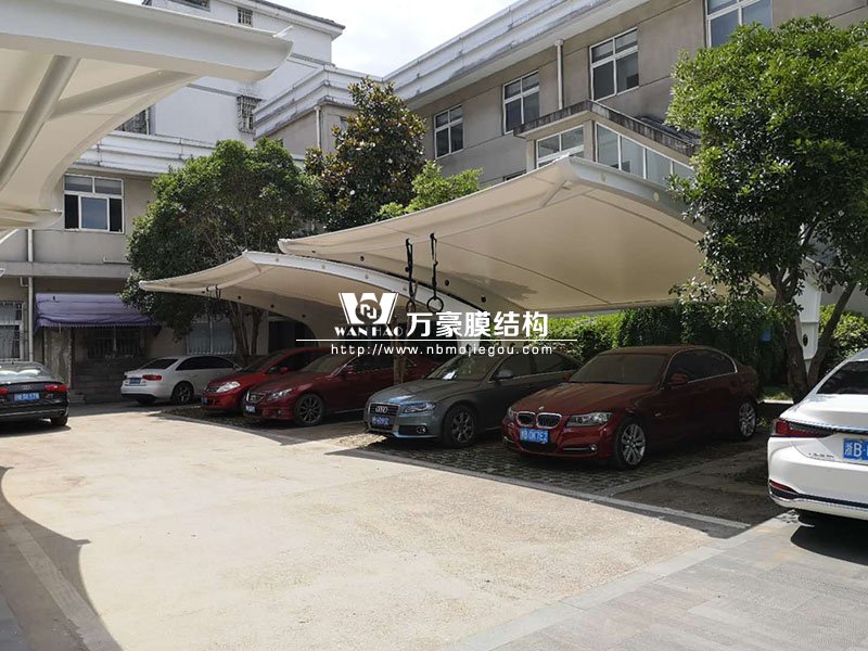 膜結構車棚